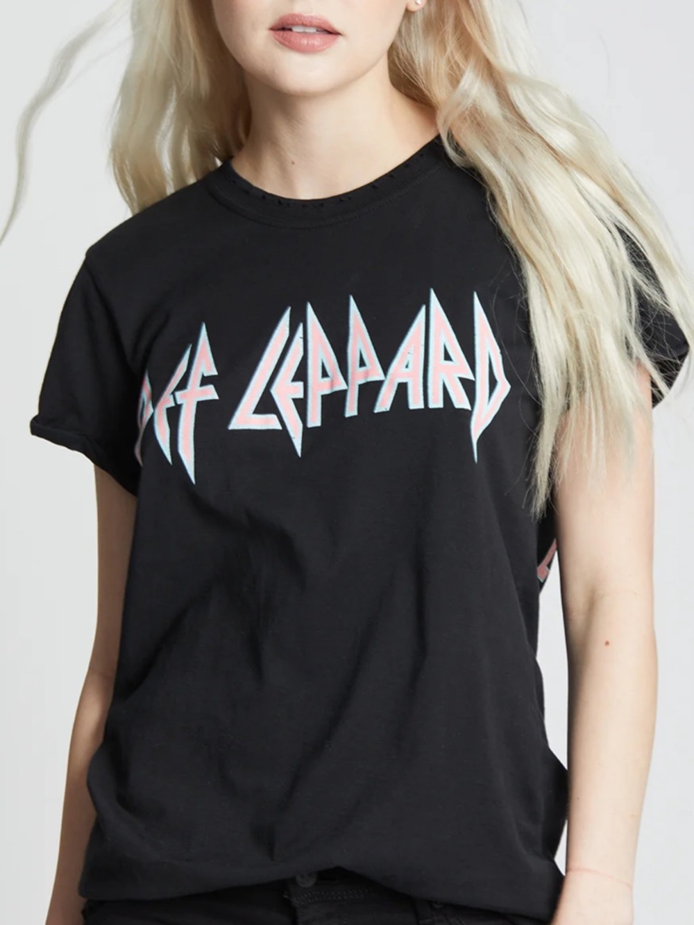 Black Def Leppard Love Bites tee shirt XS with distressed detail in collar.